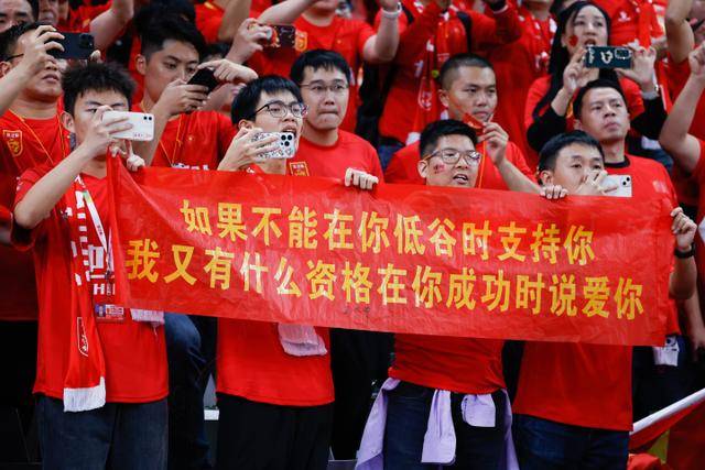 上海市足协贺电海港：上海职业足球首个双冠王